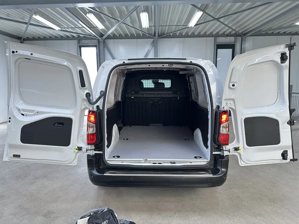 Toyota Proace City Challenger Long (L2) 50 kWh 136p uit 2026, foto 9