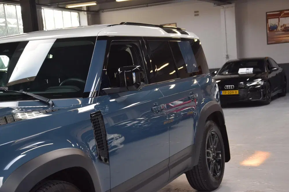 Land Rover Defender 2.0 D240 110 HSE Grijs kenteken uit 2020, foto 10