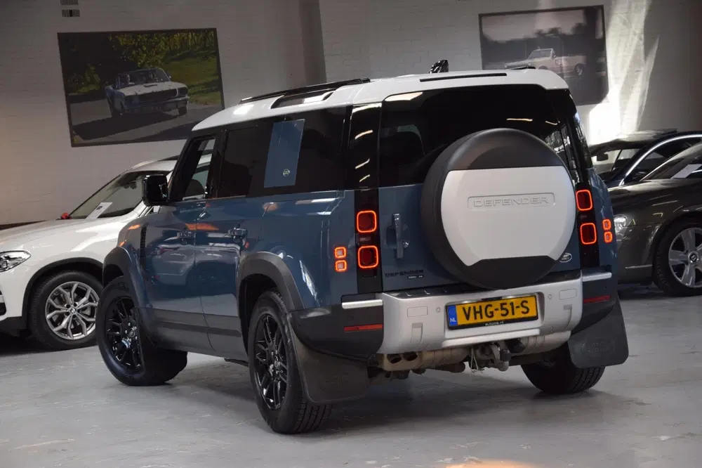 Land Rover Defender 2.0 D240 110 HSE Grijs kenteken uit 2020, foto 2