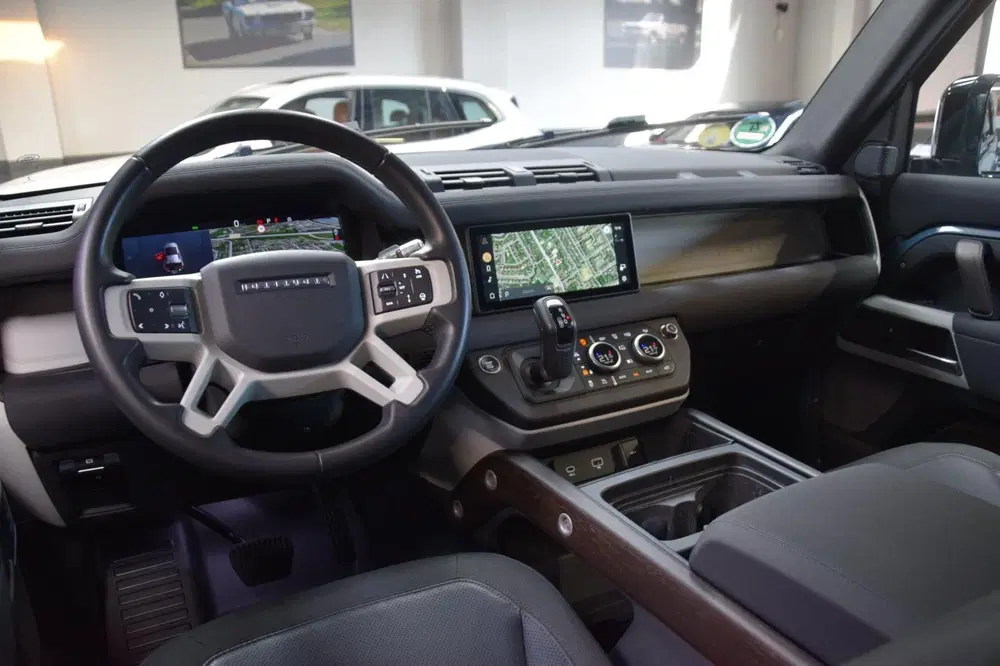 Land Rover Defender 2.0 D240 110 HSE Grijs kenteken uit 2020, foto 3