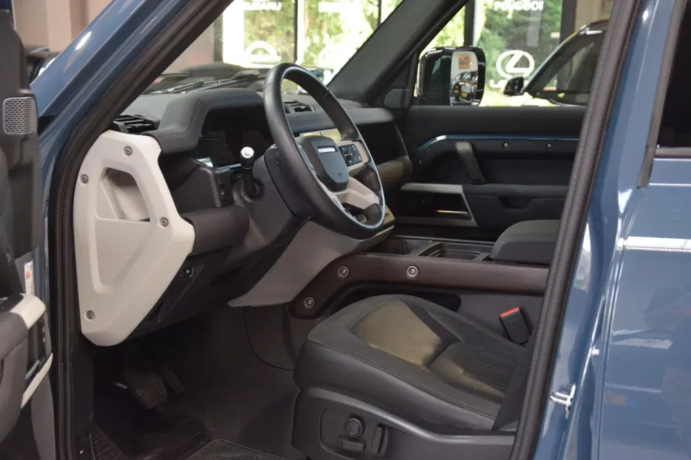 Land Rover Defender 2.0 D240 110 HSE Grijs kenteken uit 2020, foto 5