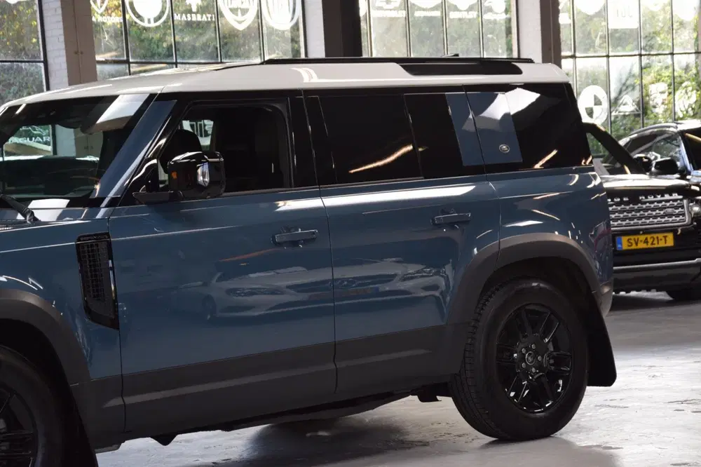 Land Rover Defender 2.0 D240 110 HSE Grijs kenteken uit 2020, foto 6