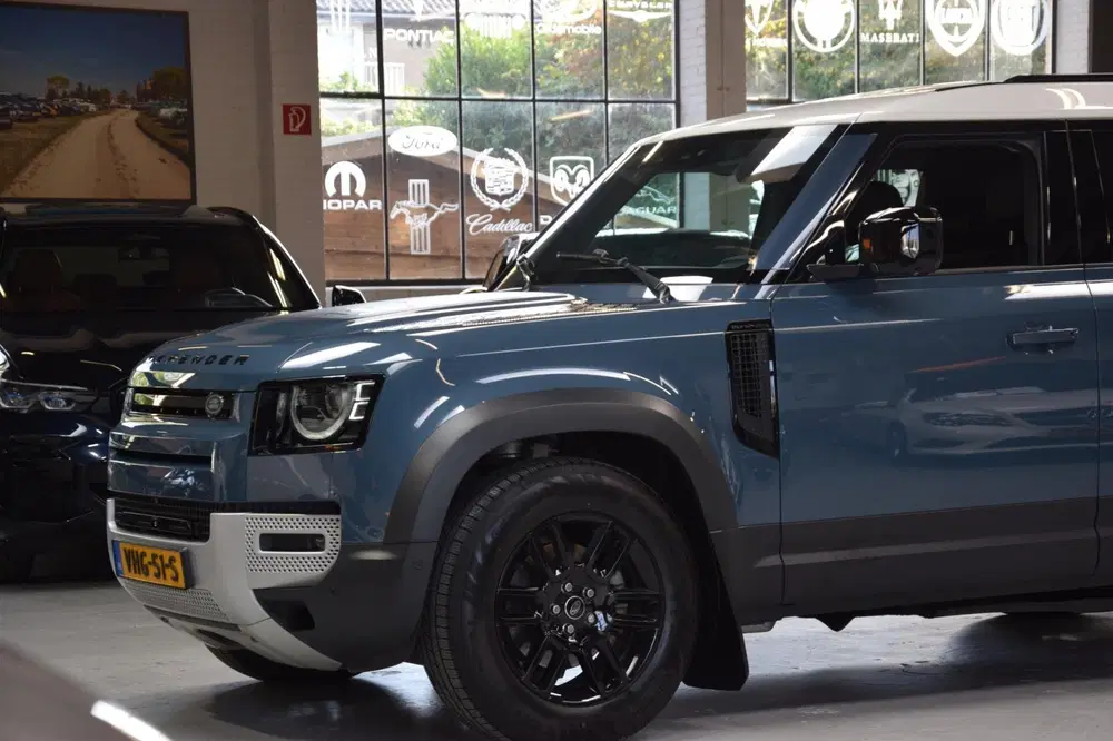 Land Rover Defender 2.0 D240 110 HSE Grijs kenteken uit 2020, foto 8