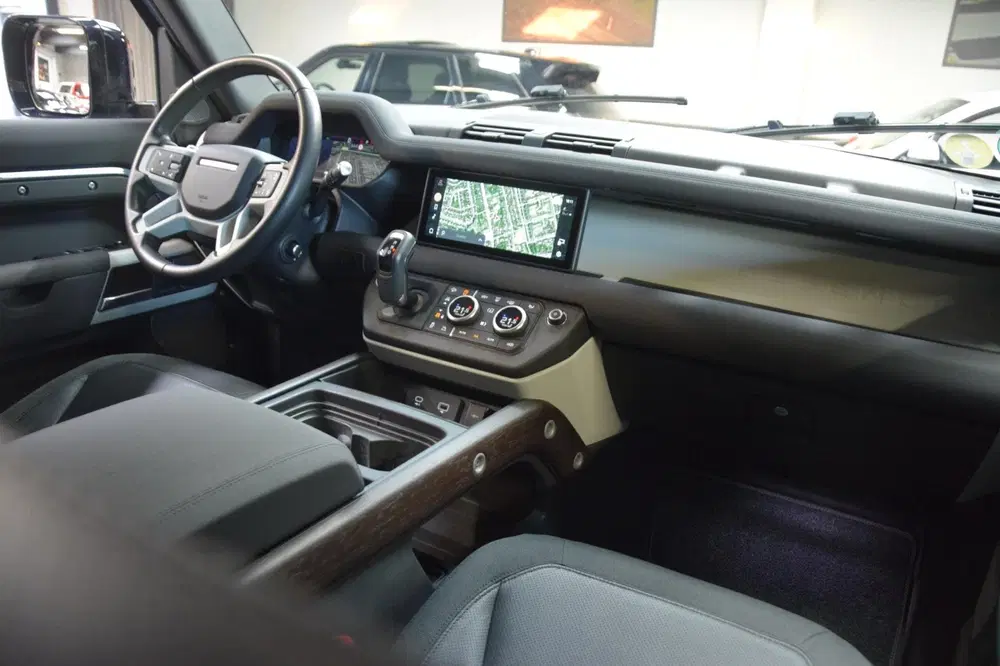 Land Rover Defender 2.0 D240 110 HSE Grijs kenteken uit 2020, foto 9
