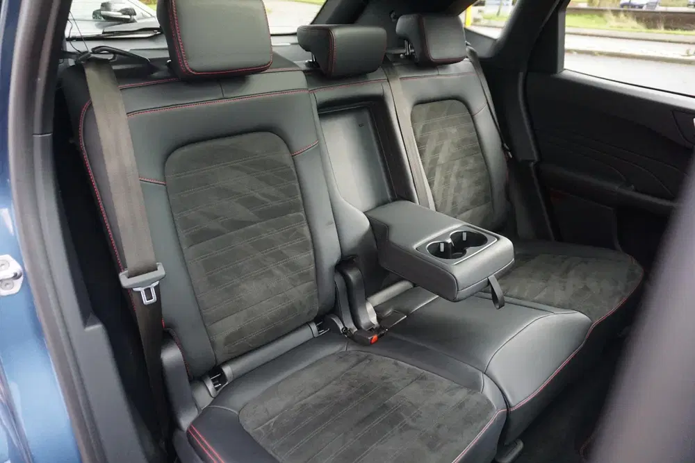 Ford Kuga 2.5 PHEV ST-Line X uit 2023, foto 9