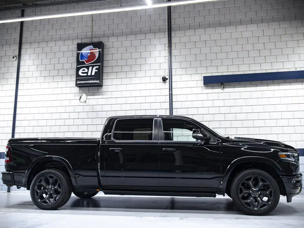 Dodge RAM Limited Night 5.7L Hemi V8 uit 2022, foto 2