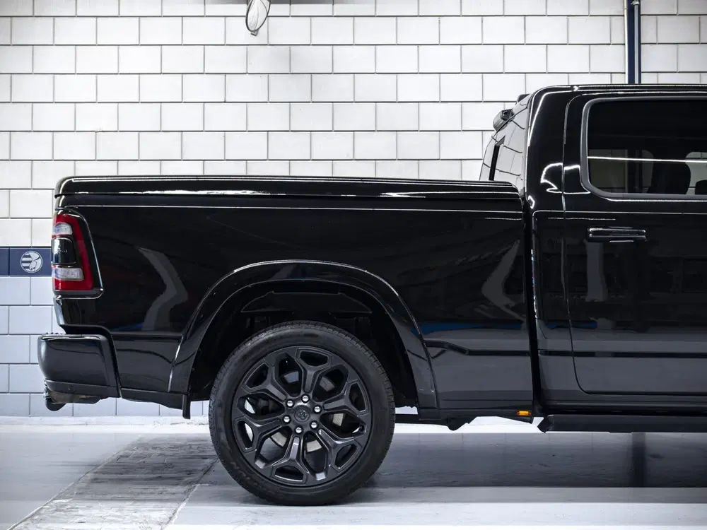 Dodge RAM Limited Night 5.7L Hemi V8 uit 2022, foto 6
