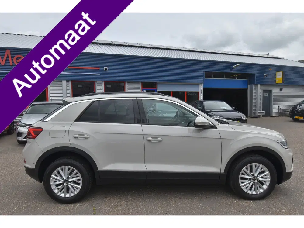 Volkswagen T-Roc 1.5 TSI Life 75 Edition uit 2022, foto 2