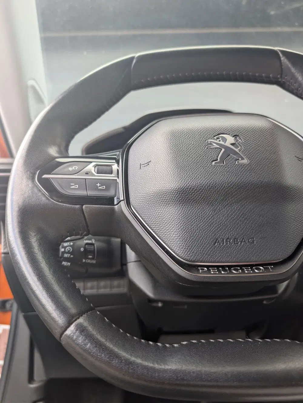 Peugeot 2008 1.2 PureTech Allure uit 2020, foto 5