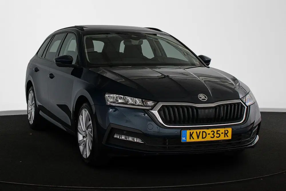 Skoda Octavia 1.4 TSI iV PHEV Business Edition Pano St uit 2022, foto 2