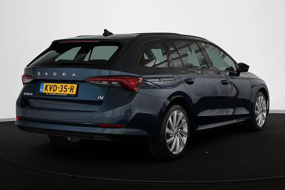 Skoda Octavia 1.4 TSI iV PHEV Business Edition Pano St uit 2022, foto 3