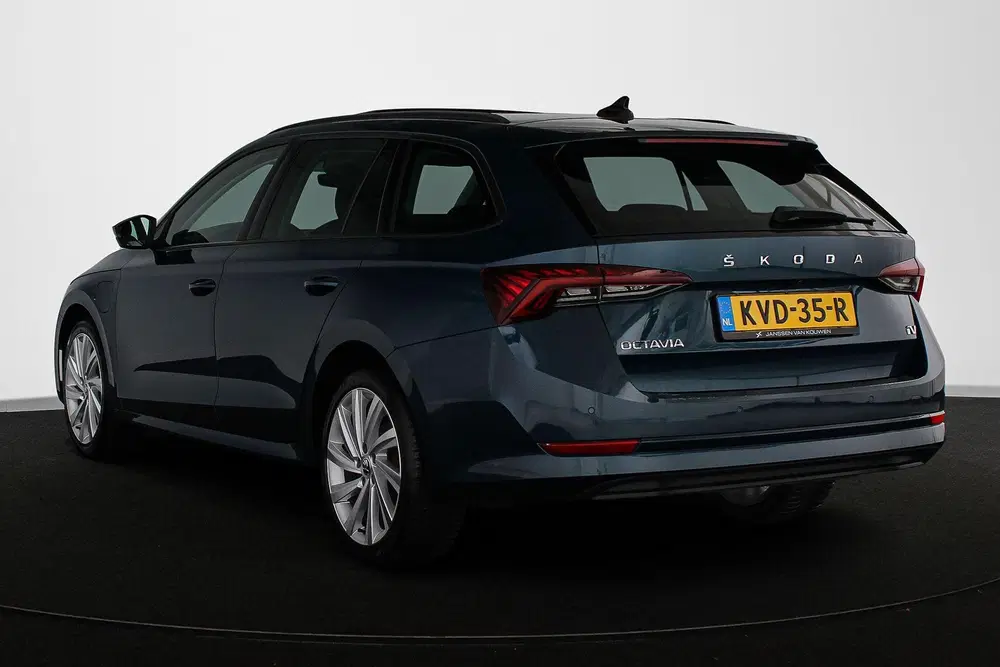 Skoda Octavia 1.4 TSI iV PHEV Business Edition Pano St uit 2022, foto 4