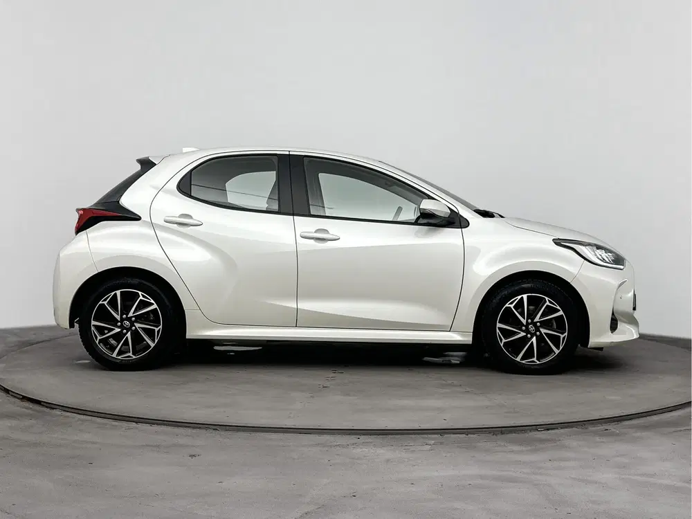 Toyota Yaris 1.5 Hybrid 115 First Edition uit 2022, foto 11