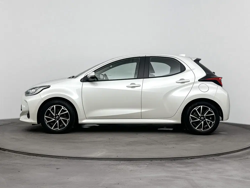 Toyota Yaris 1.5 Hybrid 115 First Edition uit 2022, foto 3