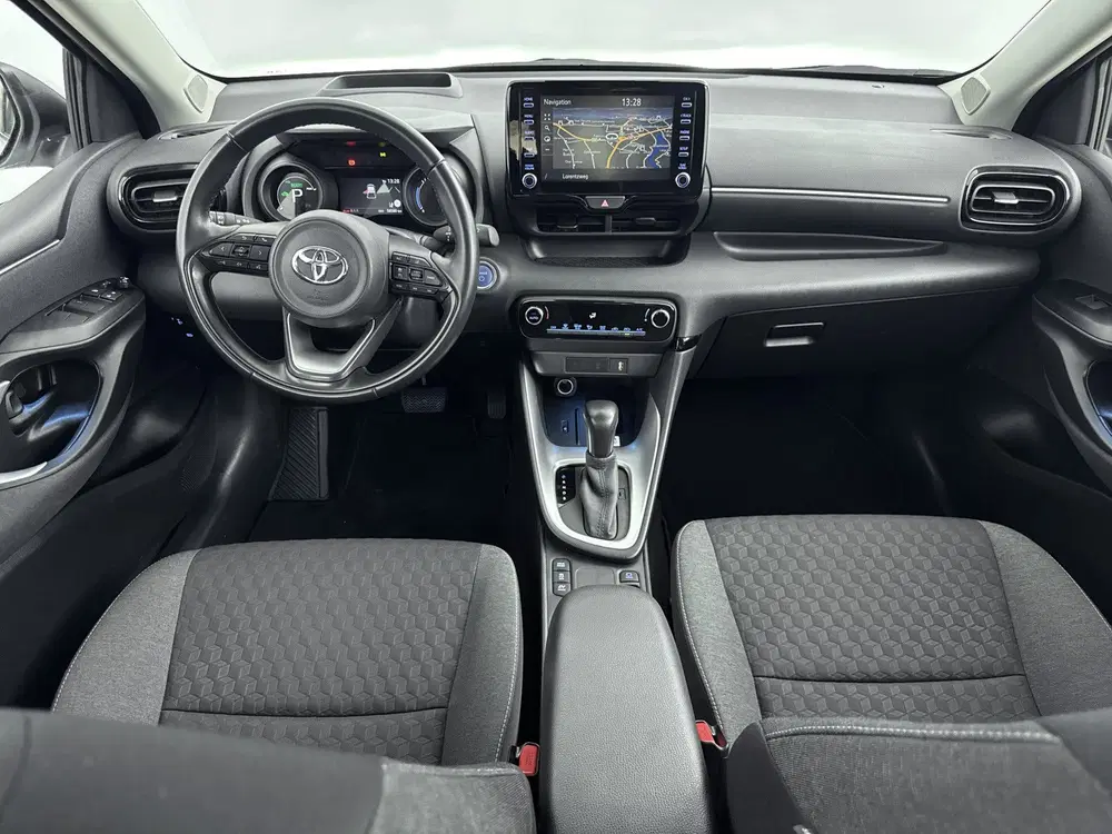 Toyota Yaris 1.5 Hybrid 115 First Edition uit 2022, foto 4
