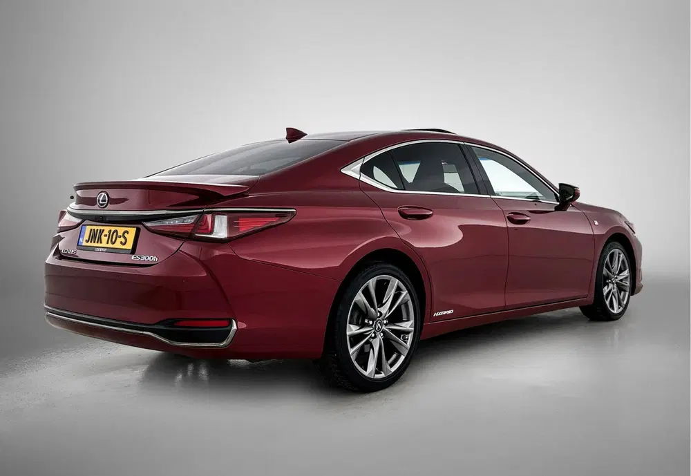 Lexus ES 300h F Sport Line uit 2020, foto 2