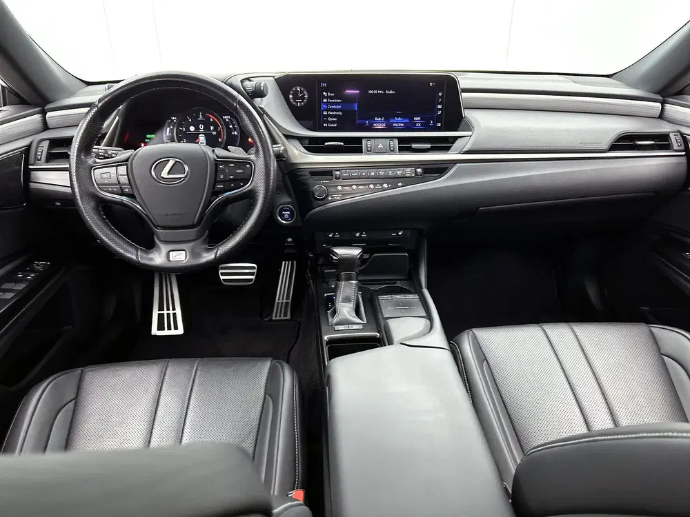 Lexus ES 300h F Sport Line uit 2020, foto 4