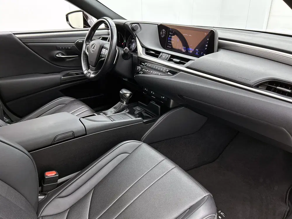 Lexus ES 300h F Sport Line uit 2020, foto 6