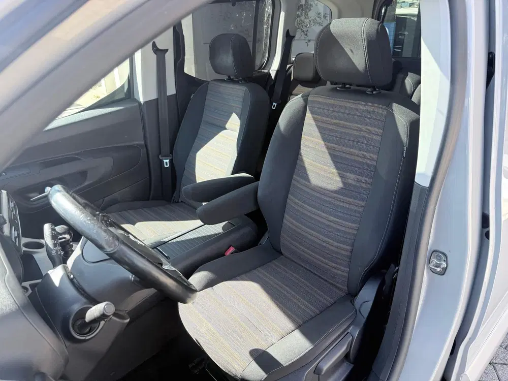 Opel Combo 1.2 Turbo Edition PANO LED CARPLAY CAMERA uit 2019, foto 11