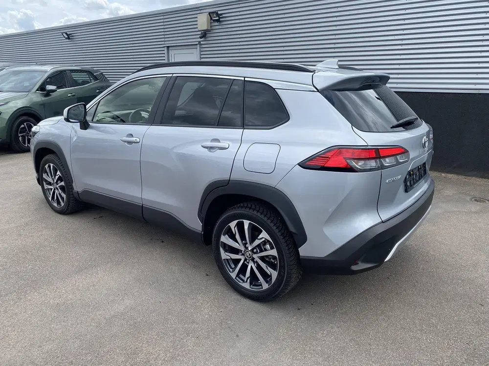 Toyota Corolla Cross Hybrid 140 Dynamic edition Navigatie uit 2024, foto 3