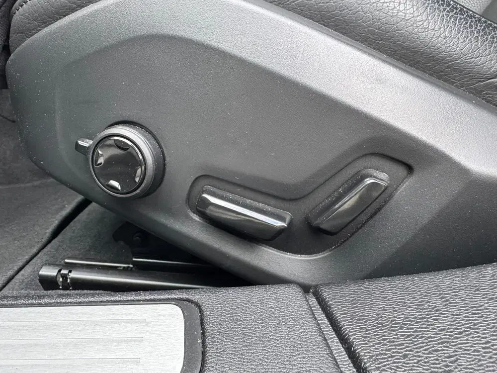 Volvo S60 2.0 B4 Plus Dark uit 2023, foto 8