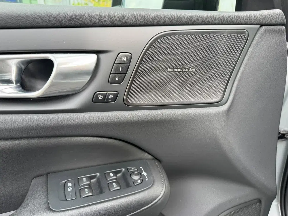 Volvo S60 2.0 B4 Plus Dark uit 2023, foto 9