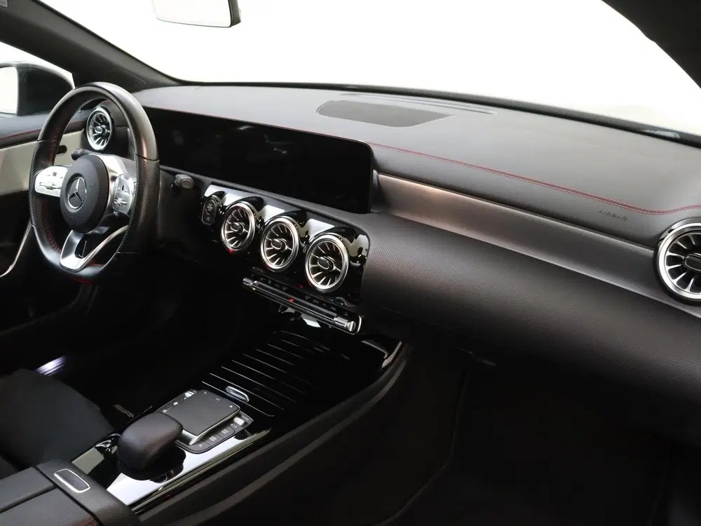 Mercedes-Benz CLA 180 AMG Line uit 2022, foto 5