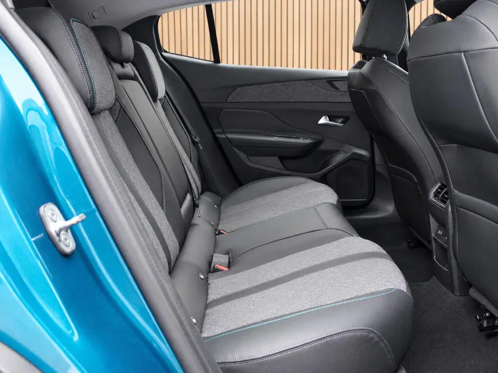 Peugeot 408 1.2 PT Allure Pack 130pk EAT8 Automaat uit 2024, foto 13