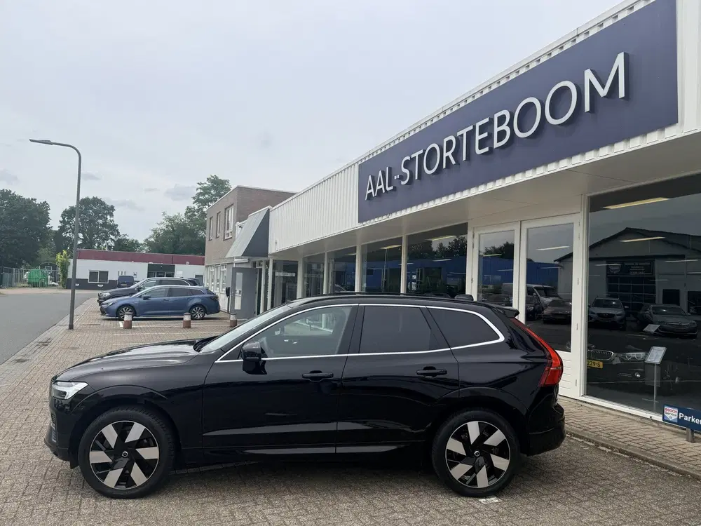 Volvo XC60 2.0 B4 Momentum Business uit 2023, foto 13