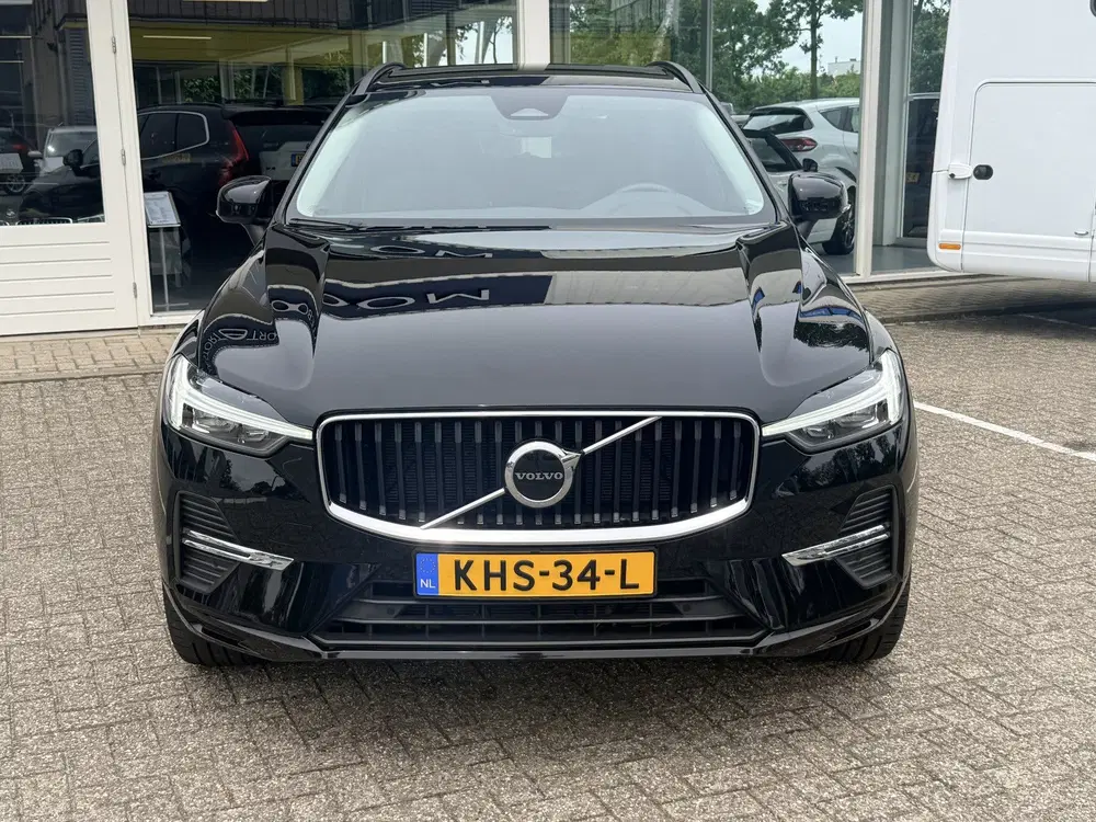 Volvo XC60 2.0 B4 Momentum Business uit 2023, foto 2