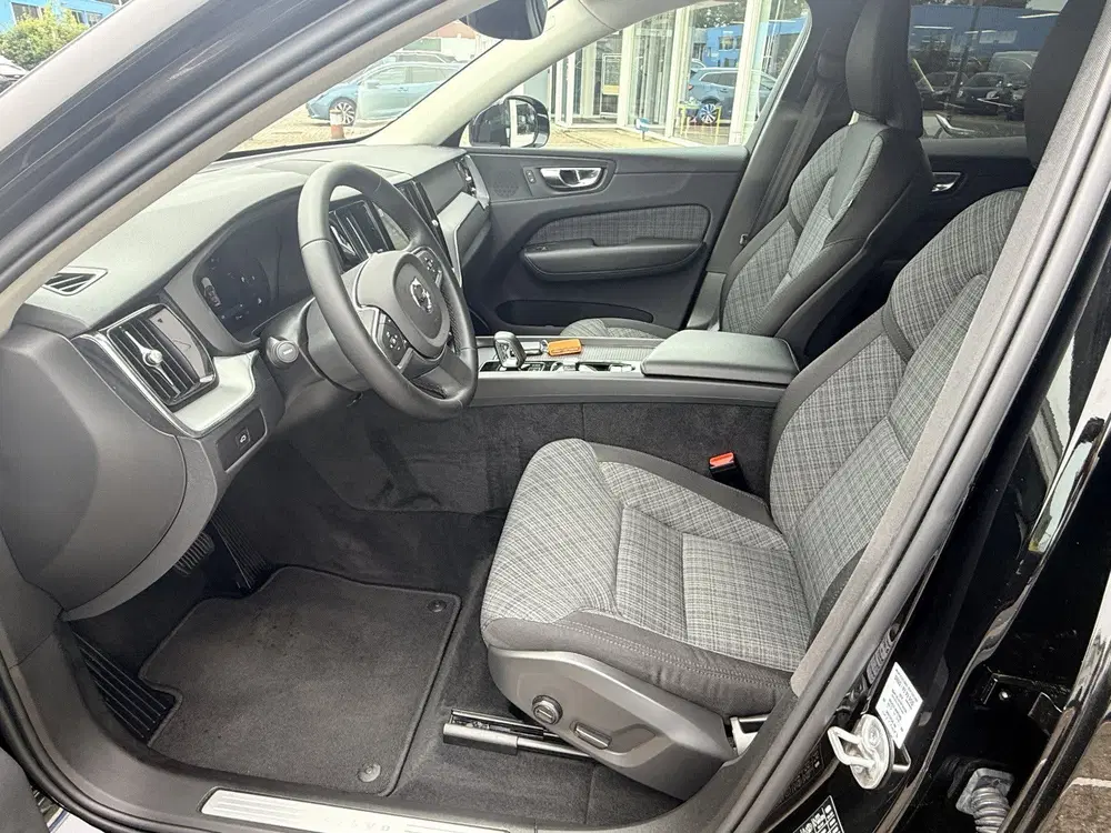 Volvo XC60 2.0 B4 Momentum Business uit 2023, foto 4