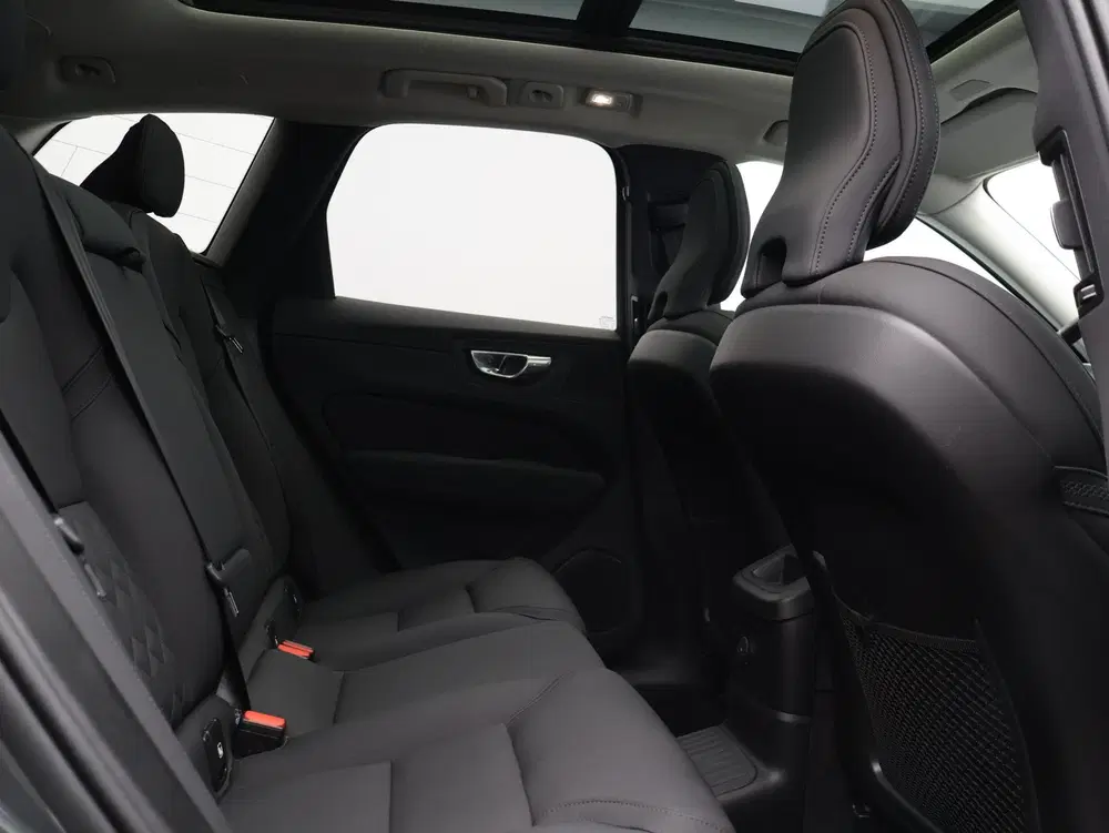 Volvo XC60 T6 AWD Plug-in hybrid Ultra Dark uit 2026, foto 10