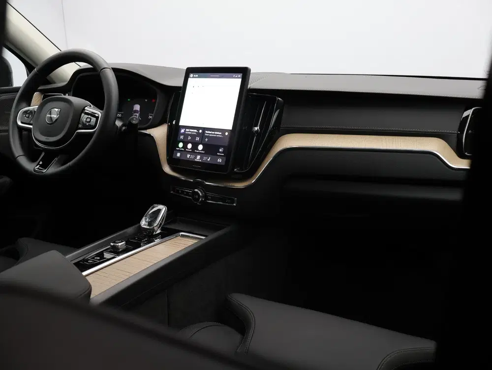 Volvo XC60 T6 AWD Plug-in hybrid Ultra Dark uit 2026, foto 3