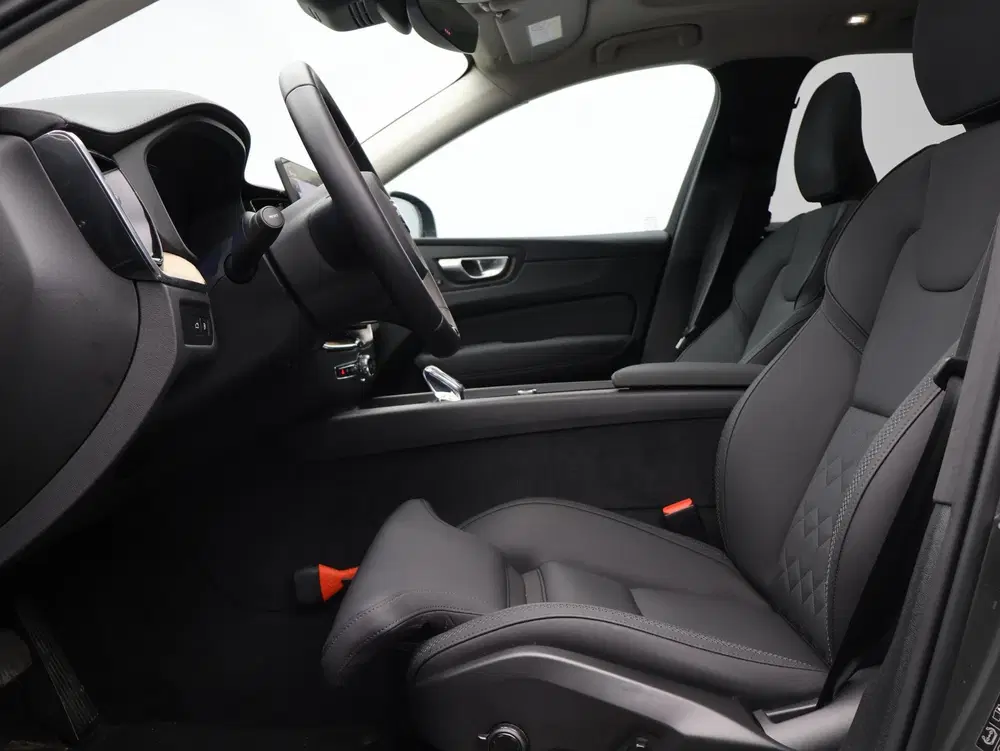 Volvo XC60 T6 AWD Plug-in hybrid Ultra Dark uit 2026, foto 7