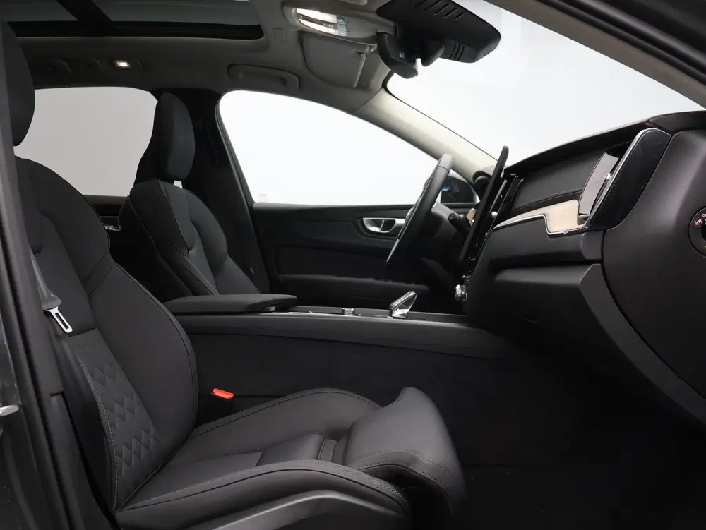 Volvo XC60 T6 AWD Plug-in hybrid Ultra Dark uit 2026, foto 9