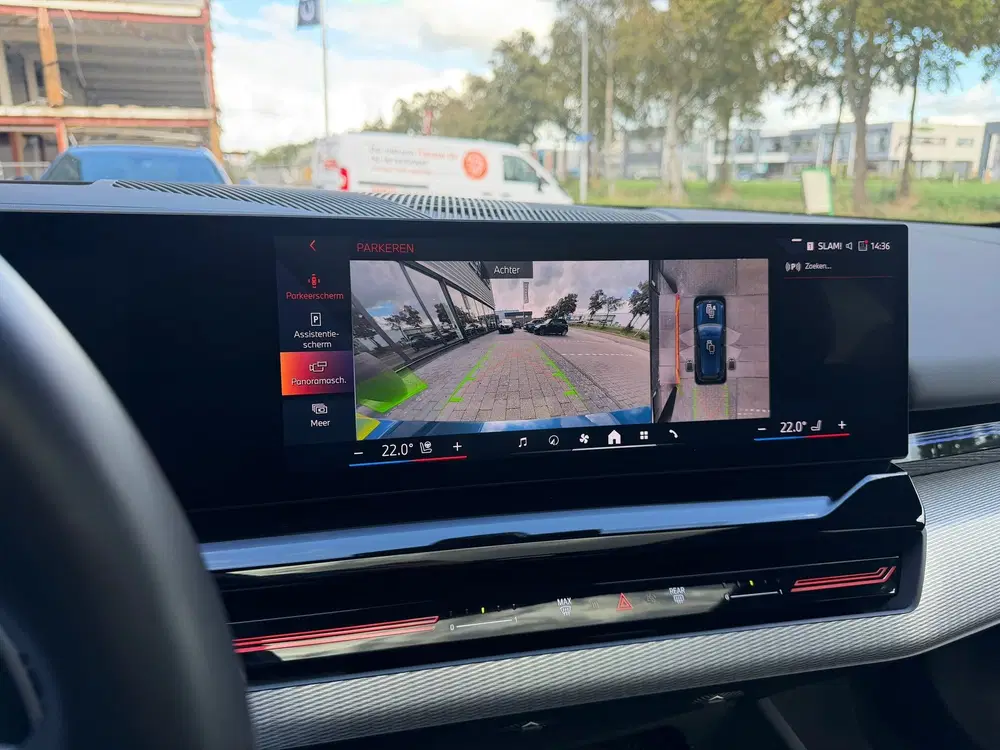 BMW 5-serie 530e M-Sport Pano uit 2024, foto 11