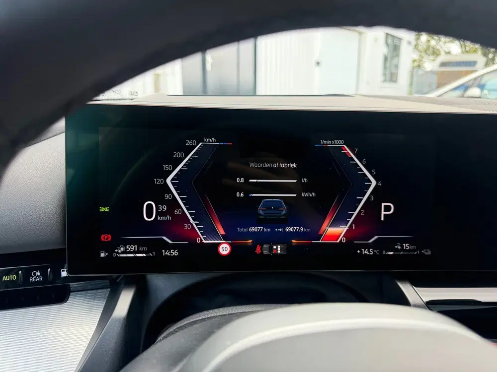 BMW 5-serie 530e M-Sport Pano uit 2024, foto 12