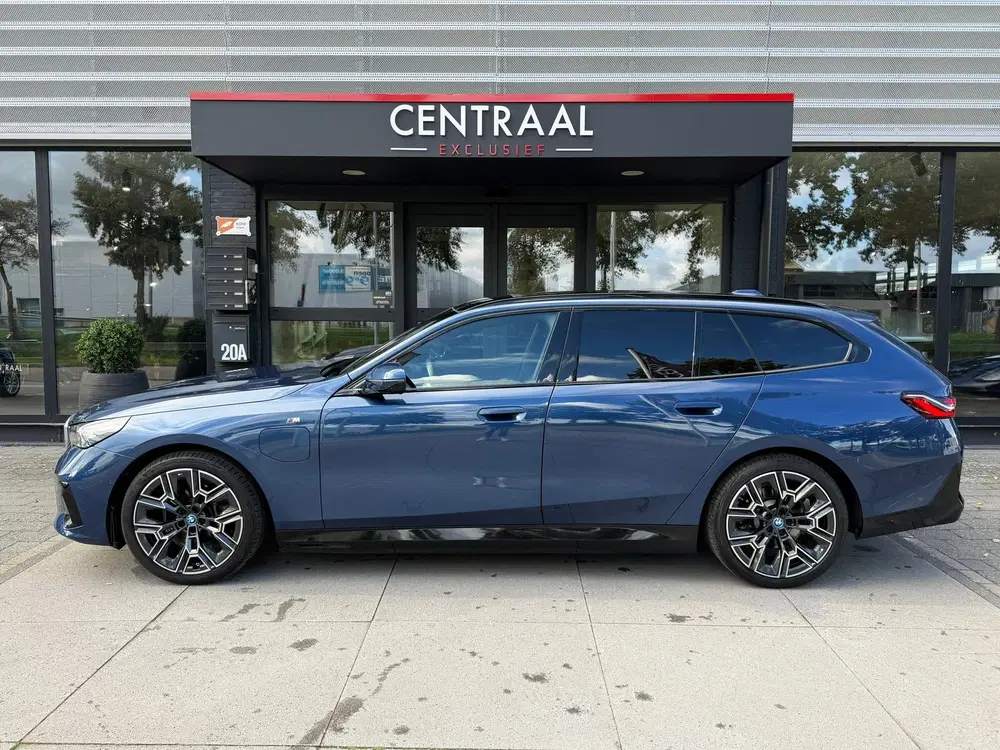 BMW 5-serie 530e M-Sport Pano uit 2024, foto 14