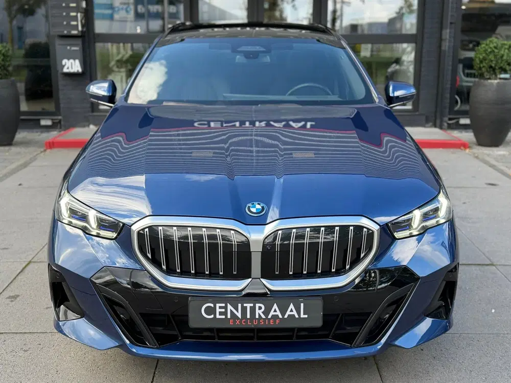 BMW 5-serie 530e M-Sport Pano uit 2024, foto 2