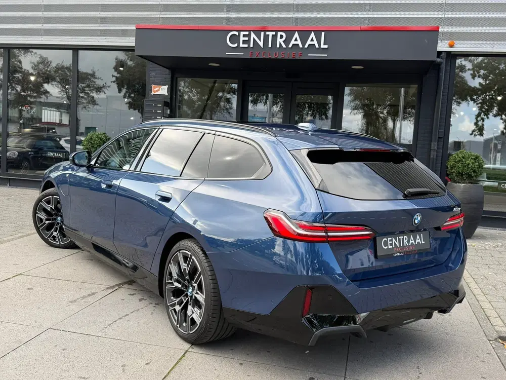 BMW 5-serie 530e M-Sport Pano uit 2024, foto 4