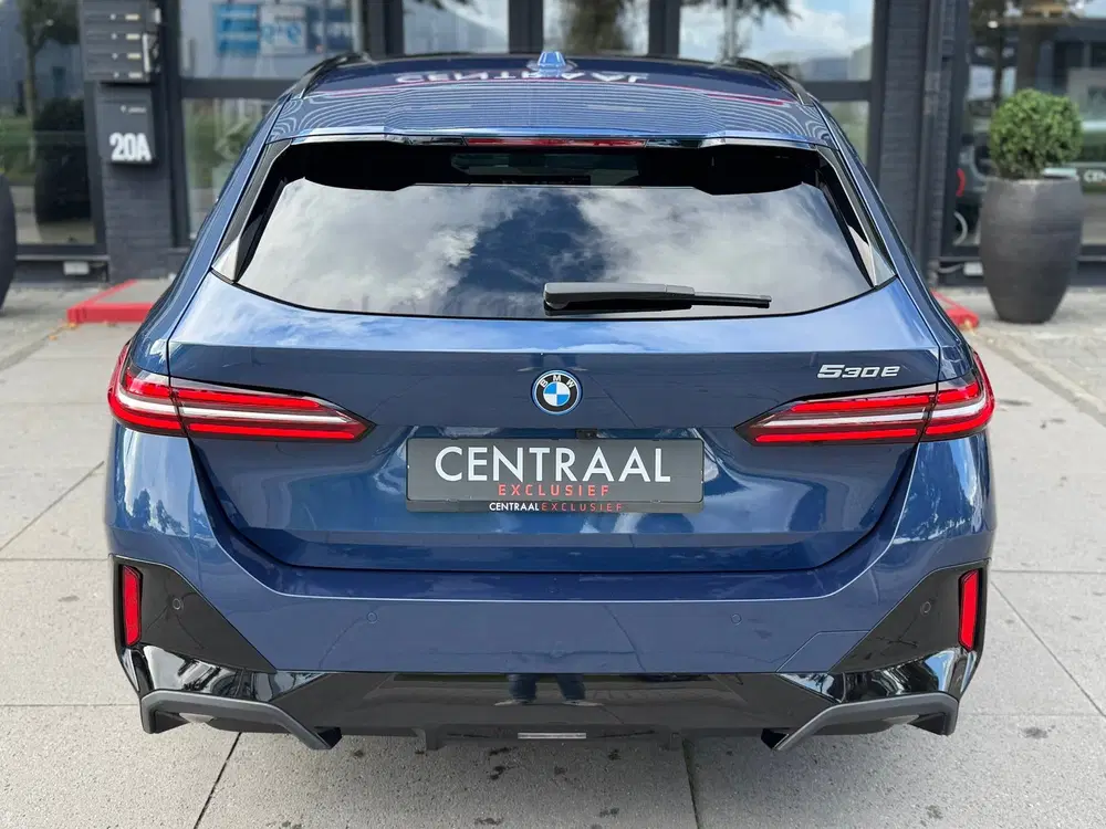 BMW 5-serie 530e M-Sport Pano uit 2024, foto 5