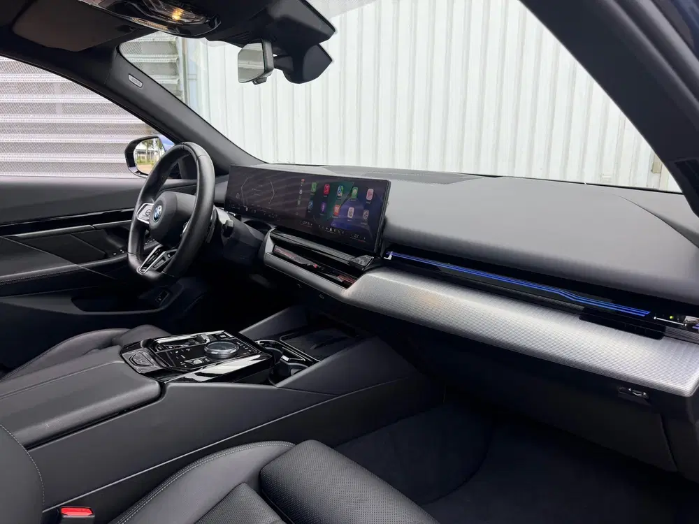 BMW 5-serie 530e M-Sport Pano uit 2024, foto 7