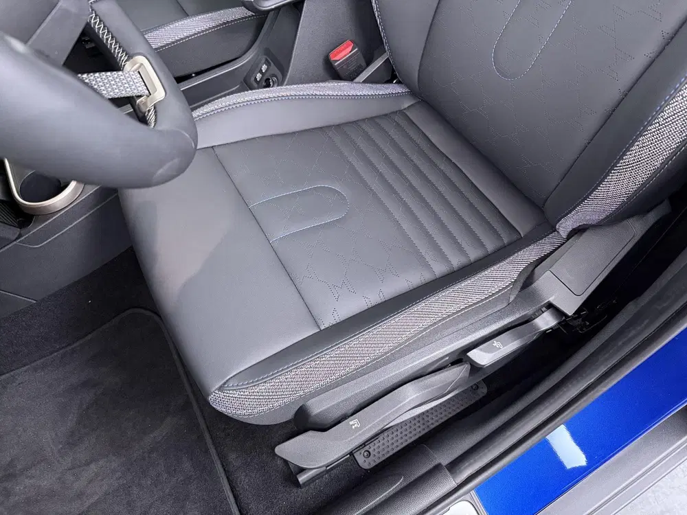 Mini Cooper C Cooper C Classic trim uit 2025, foto 13