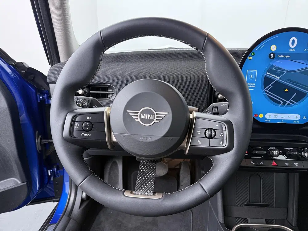 Mini Cooper C Cooper C Classic trim uit 2025, foto 2
