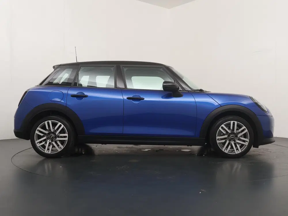 Mini Cooper C Cooper C Classic trim uit 2025, foto 8