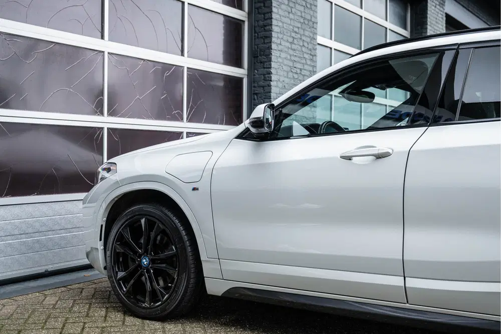 BMW X2 xDrive25e High Executive M sport uit 2023, foto 12