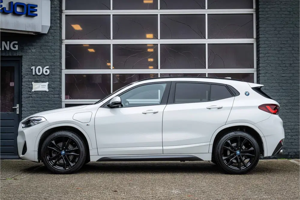 BMW X2 xDrive25e High Executive M sport uit 2023, foto 2