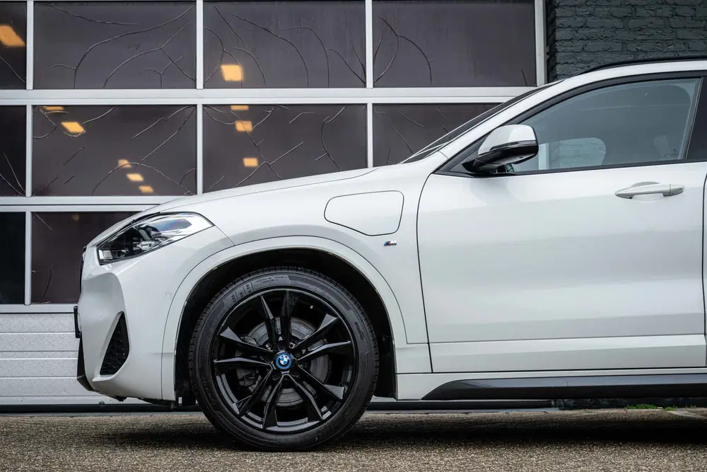 BMW X2 xDrive25e High Executive M sport uit 2023, foto 3