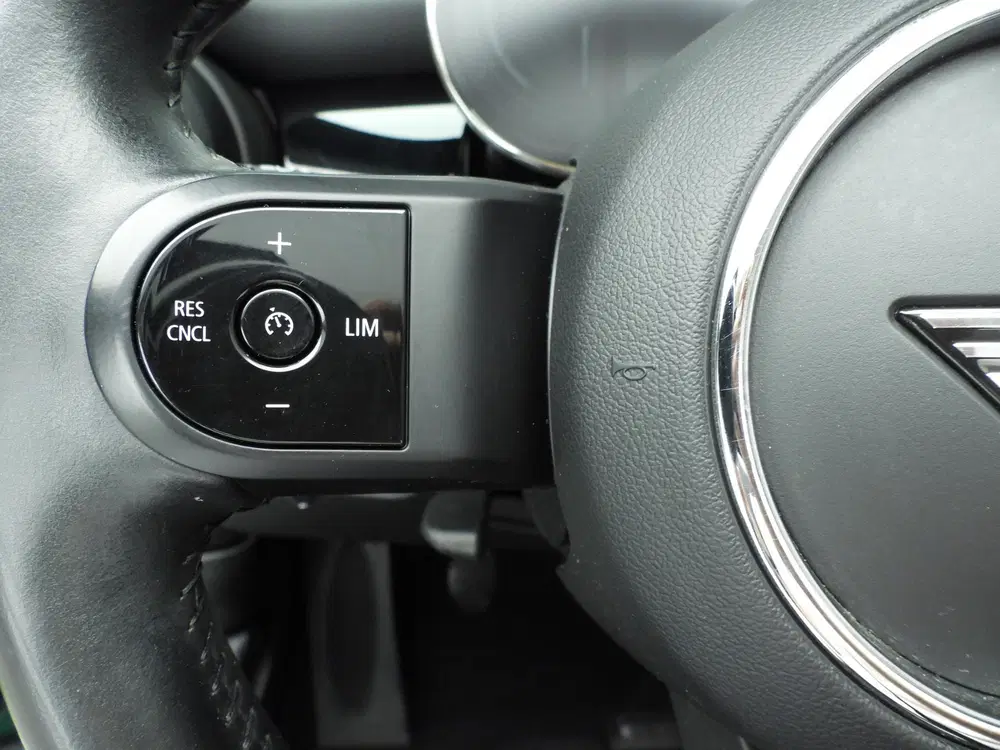 Mini Cabrio One uit 2021, foto 13