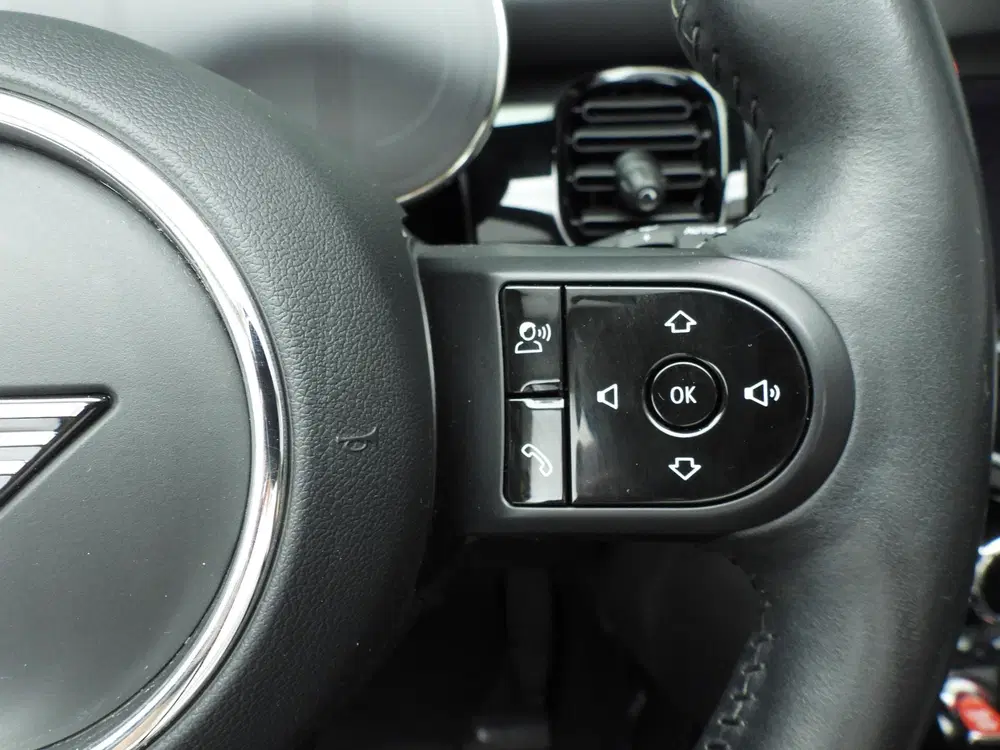 Mini Cabrio One uit 2021, foto 15